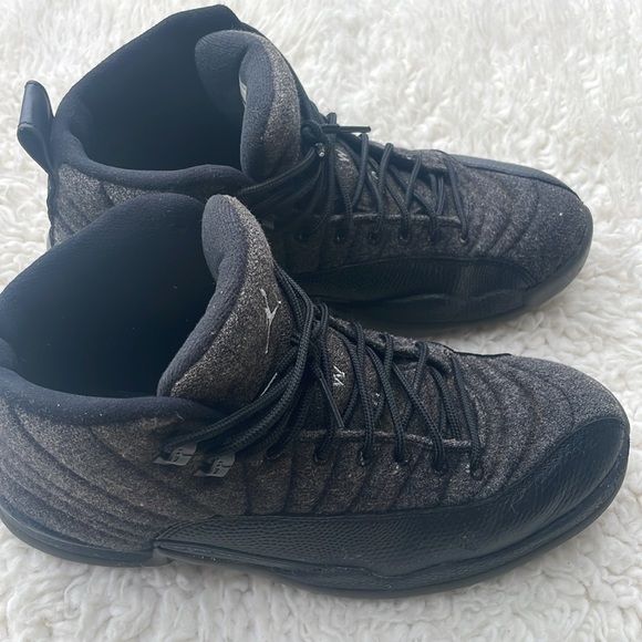Jordan's Air Jordan 12 XII Retro. Size 9. Used in good condition. - Picture 6 of 9